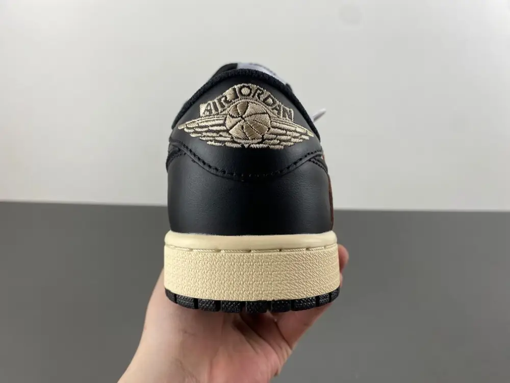 AJ1D咖色倒勾9.0 36～47带半码 gallery