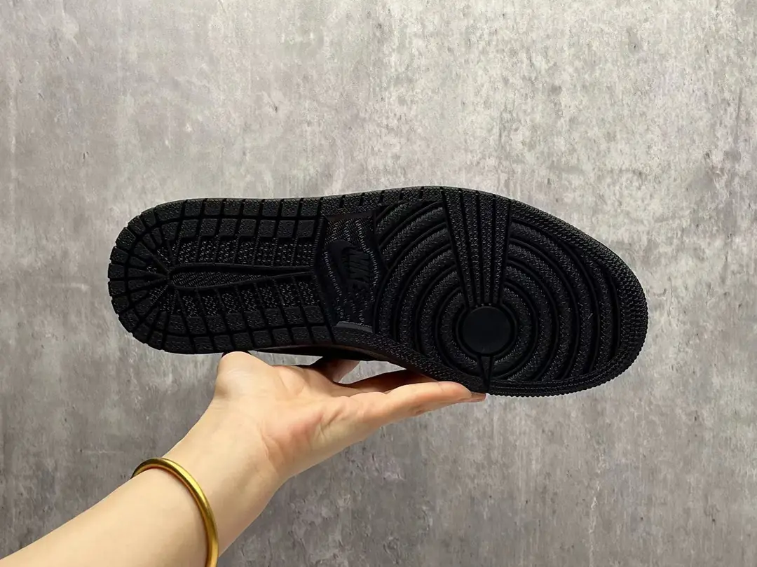 AJ1D咖色倒勾9.0 36～47带半码 gallery