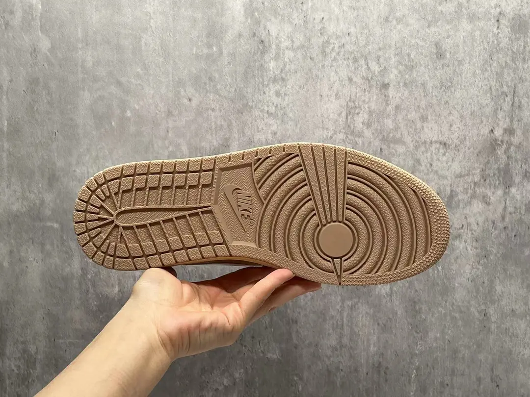 AJ1D咖色倒勾9.0 36～47带半码 gallery