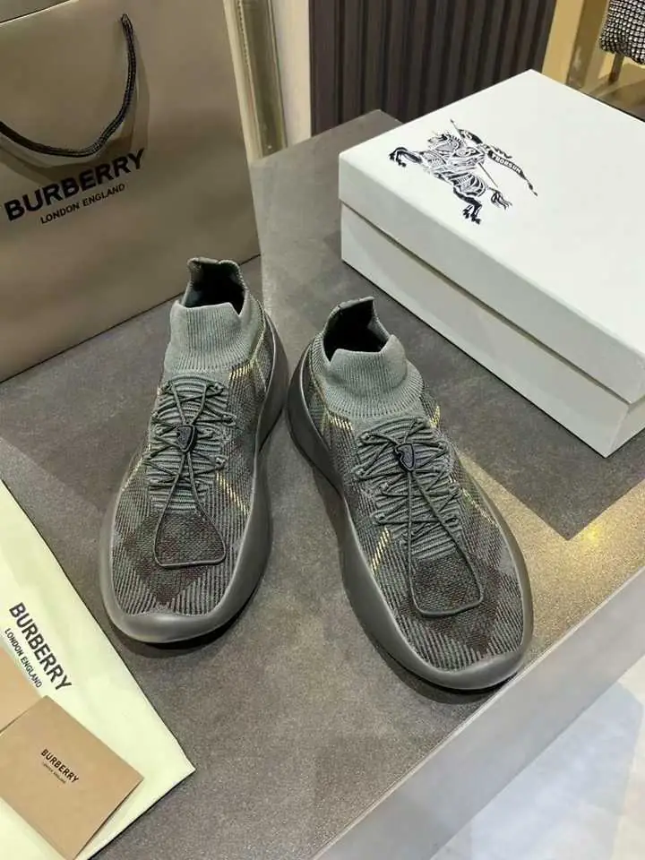 Ab5656250 巴宝莉意大利制造的运动鞋 码数男39-45 gallery