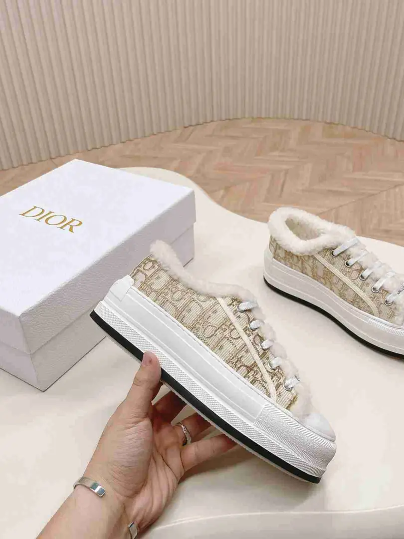 Ad5780300~毛绒绒的Dior运动鞋 gallery