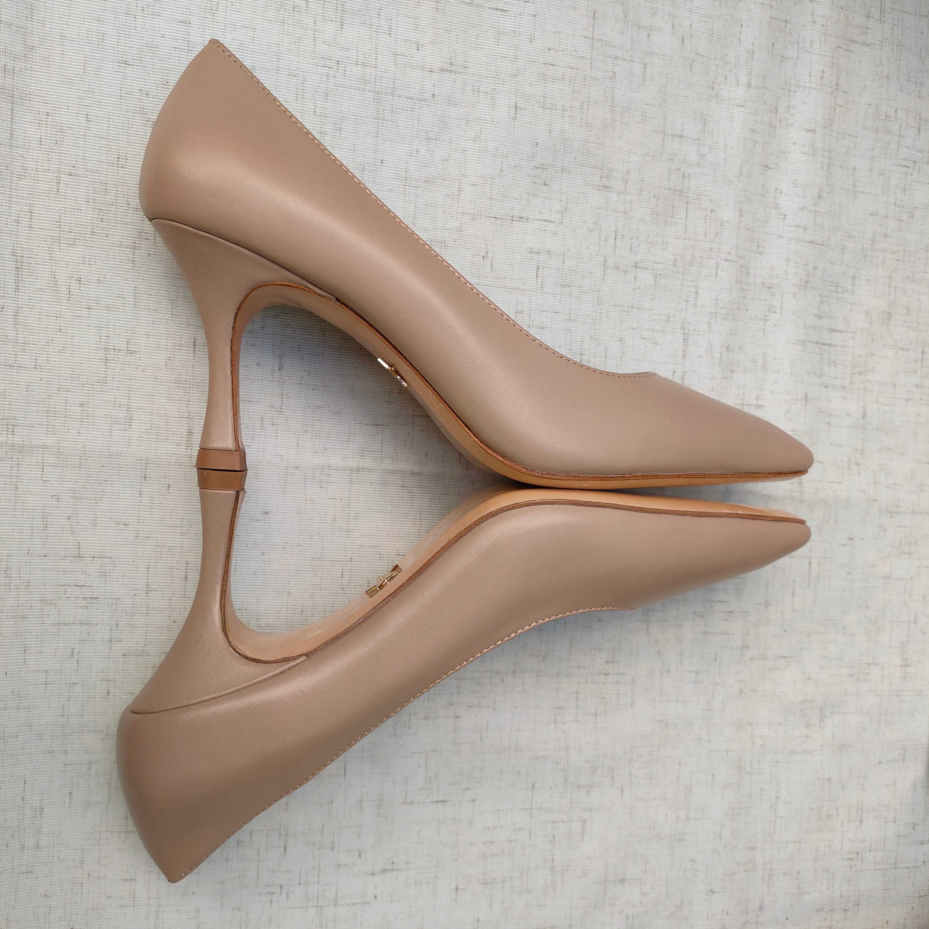 Ad5798290 Dior 迪奥经典高跟单鞋‼️ 7.5厘米 配码：35-42 gallery