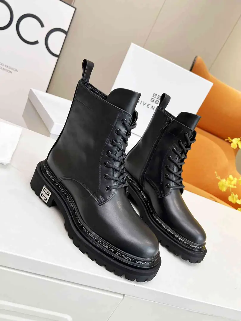 Ag5679320  Giv 纪梵希短靴 35-41码。Ac5627 gallery