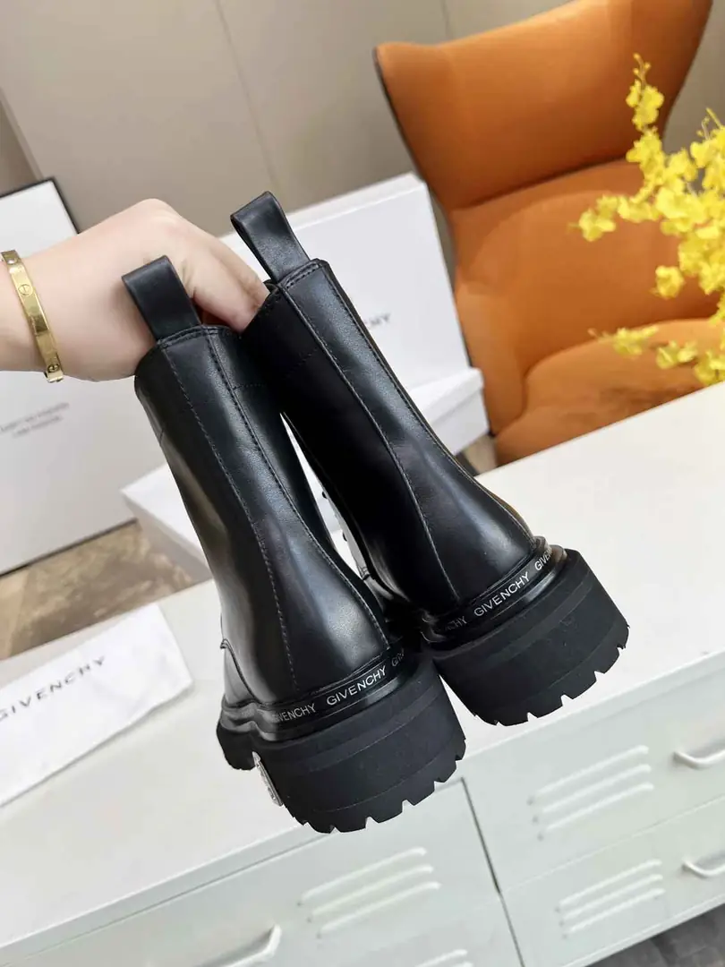 Ag5679320  Giv 纪梵希短靴 35-41码。Ac5627 gallery