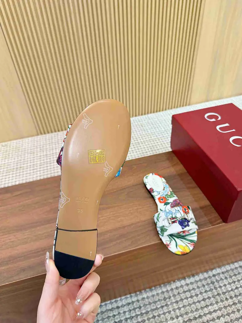 Ah5509170 (皮底3116210)  古驰休闲款拖鞋，码数35-43 gallery