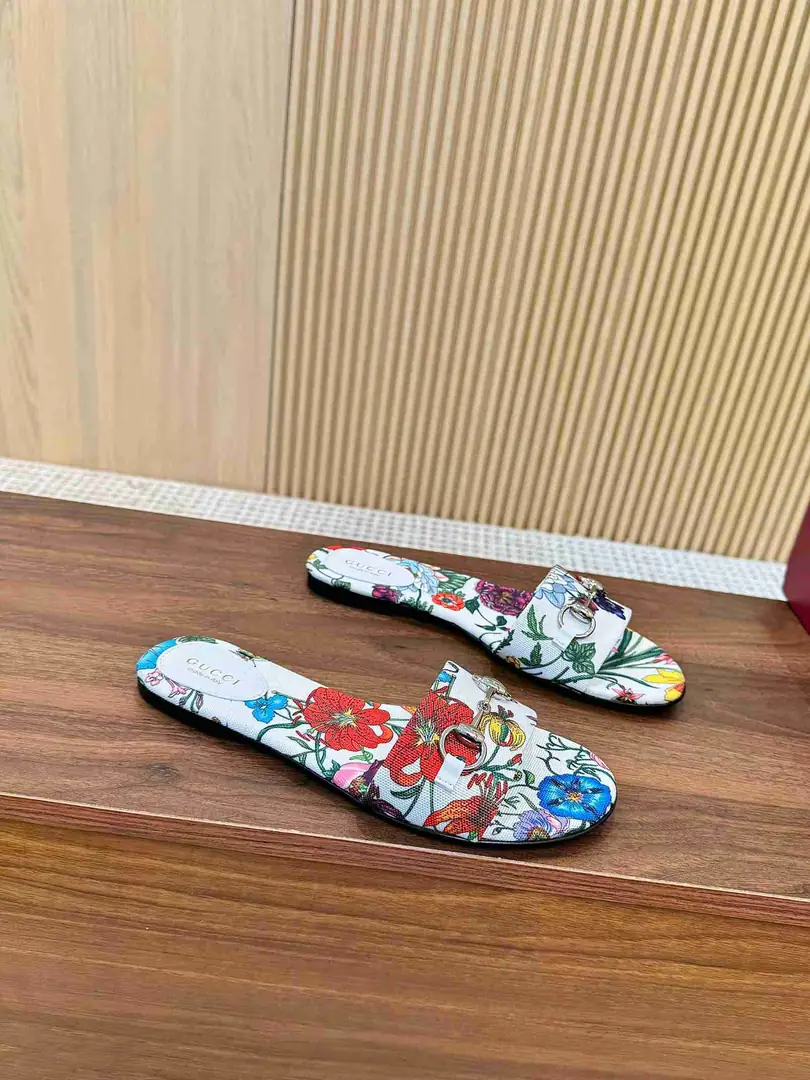 Ah5509170 (皮底3116210)  古驰休闲款拖鞋，码数35-43 gallery