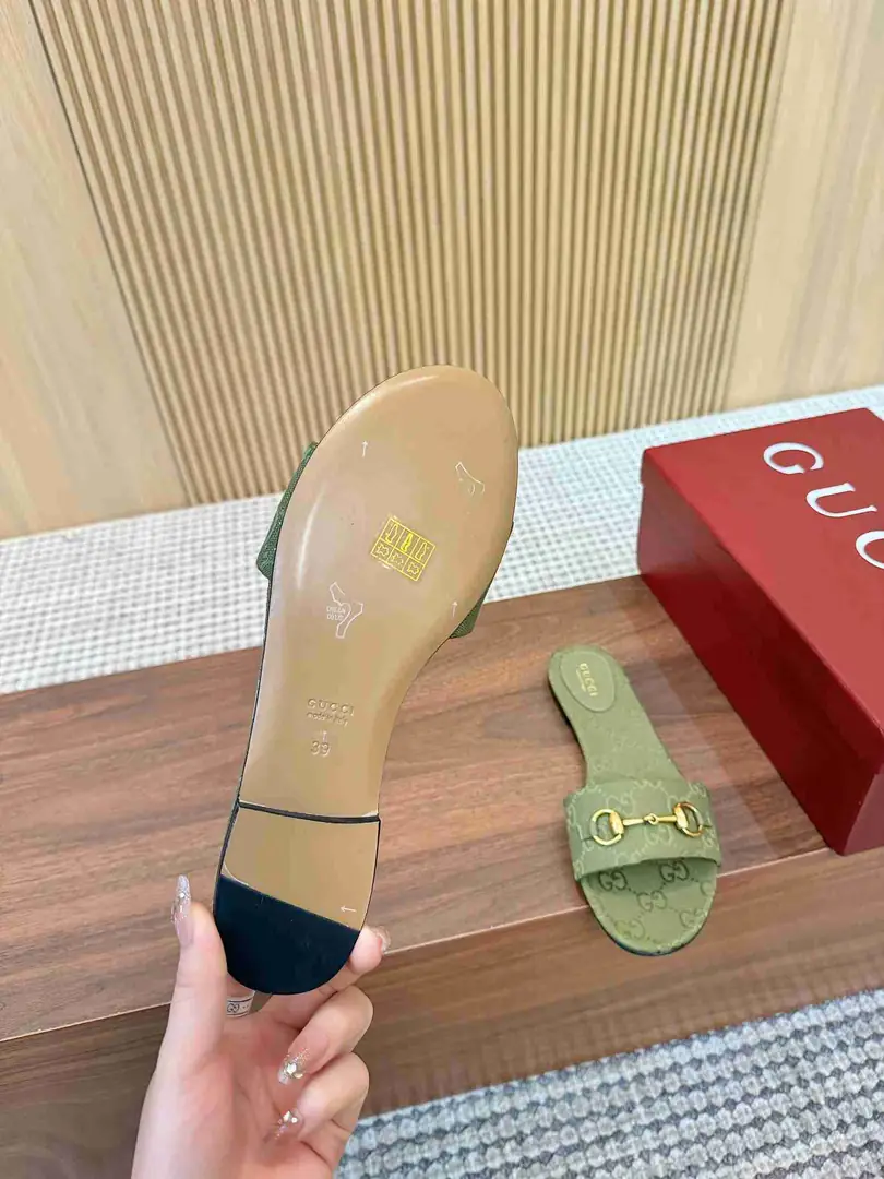 Ah5509170 (皮底3116210)  古驰休闲款拖鞋，码数35-43 gallery