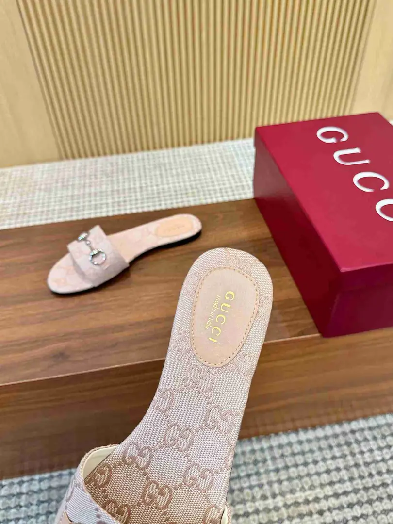 Ah5509170 (皮底3116210)  古驰休闲款拖鞋，码数35-43 gallery