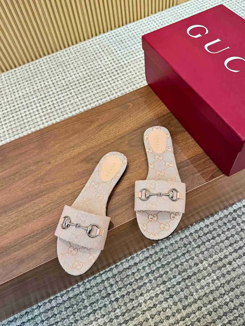 Ah5509170 (皮底3116210)  古驰休闲款拖鞋，码数35-43 gallery