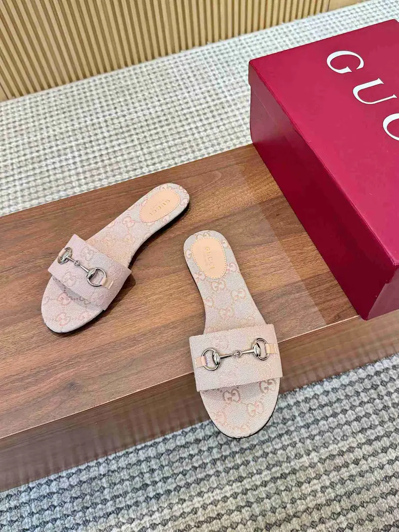 Ah5509170 (皮底3116210)  古驰休闲款拖鞋，码数35-43 gallery