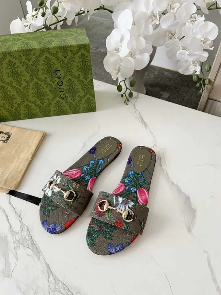 Ah5509170 (皮底3116210)  古驰休闲款拖鞋，码数35-43 gallery