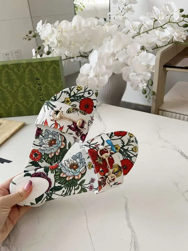 Ah5509170 (皮底3116210)  古驰休闲款拖鞋，码数35-43 gallery