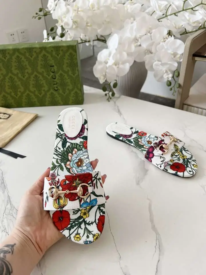 Ah5509170 (皮底3116210)  古驰休闲款拖鞋，码数35-43 gallery