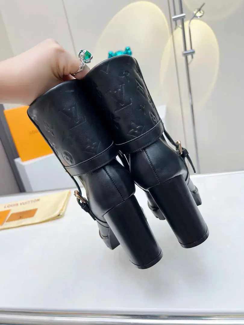 Aj5712290 LV路易登威女靴🥰 gallery