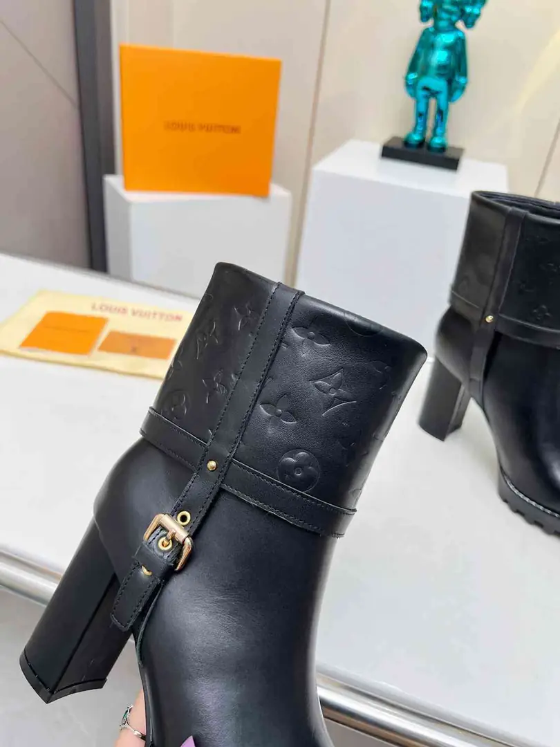 Aj5712290 LV路易登威女靴🥰 gallery