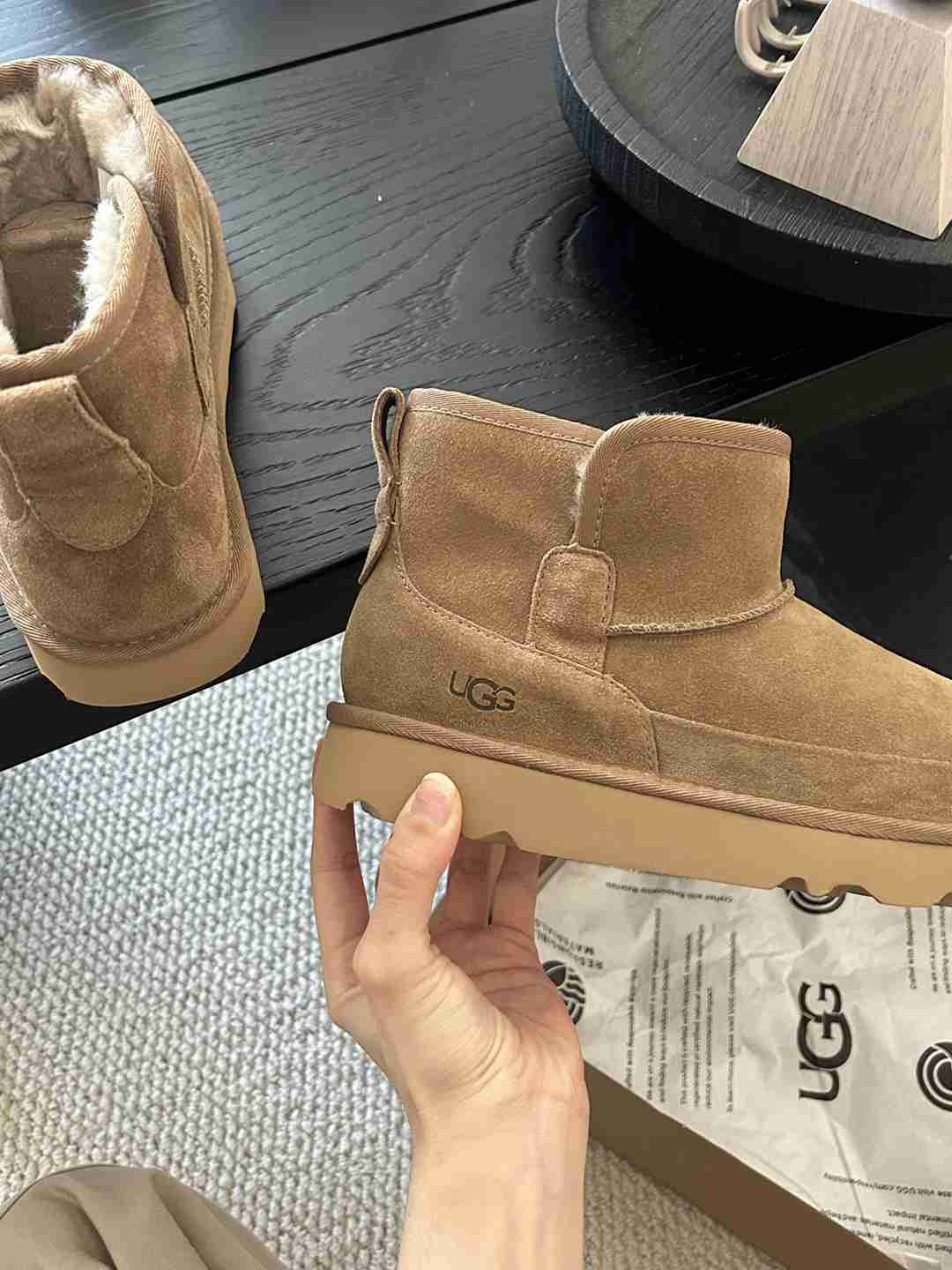 Al5553280 Ugg男款 侧开口经典男鞋，  码数40-44 gallery