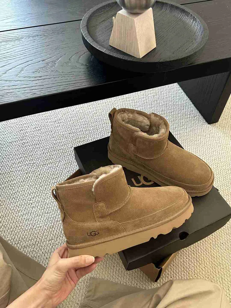 Al5553280 Ugg男款 侧开口经典男鞋，  码数40-44 gallery