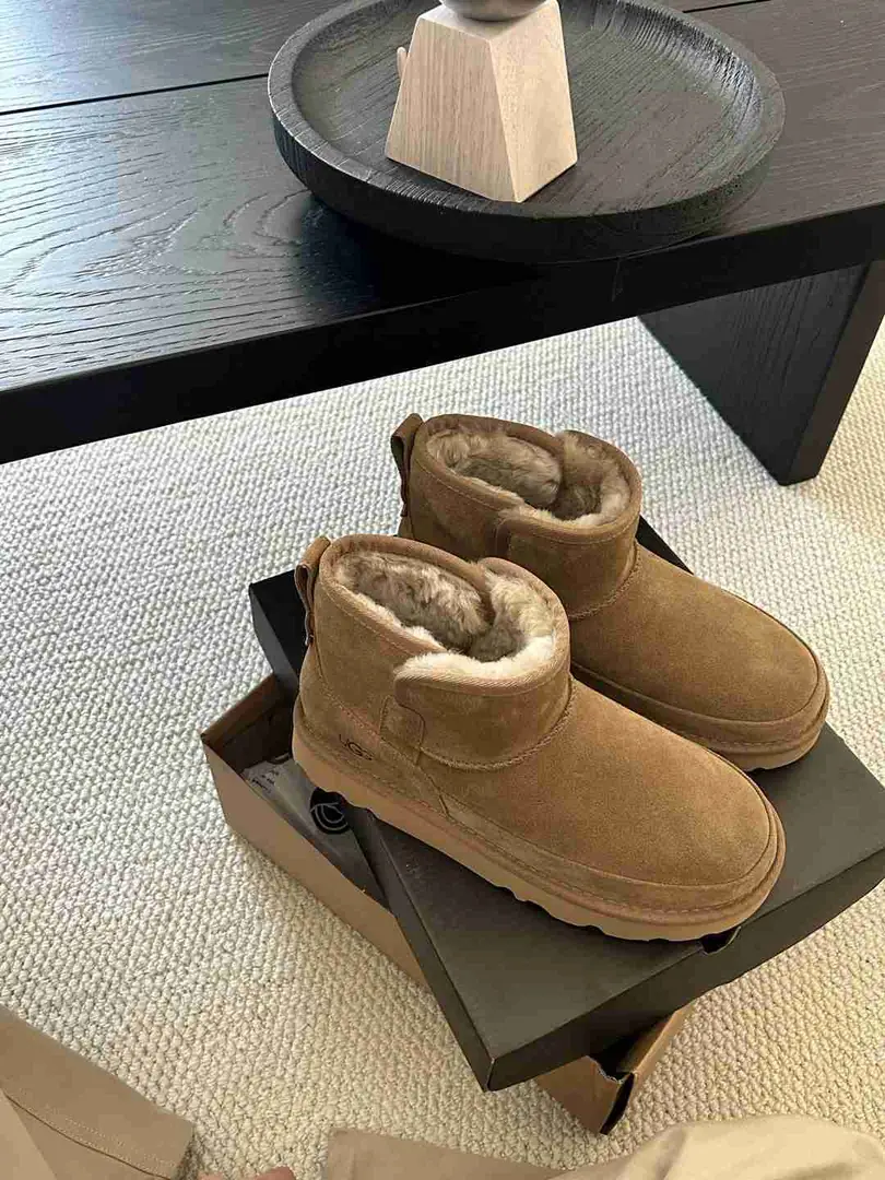 Al5553280 Ugg男款 侧开口经典男鞋，  码数40-44 gallery