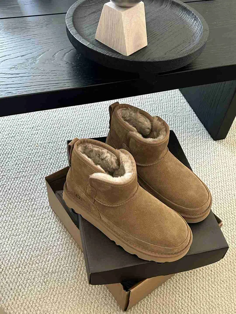 Al5553280 Ugg男款 侧开口经典男鞋，  码数40-44 gallery