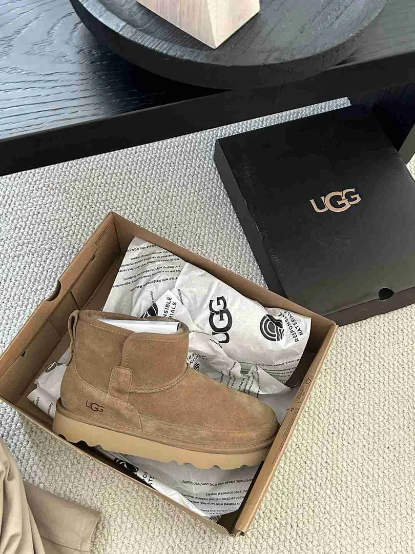 Al5553280 Ugg男款 侧开口经典男鞋，  码数40-44 gallery