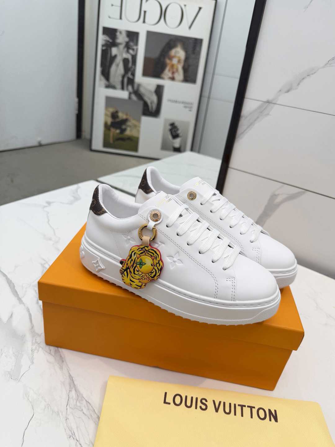 Al5633210   LV Time Out运动鞋 gallery