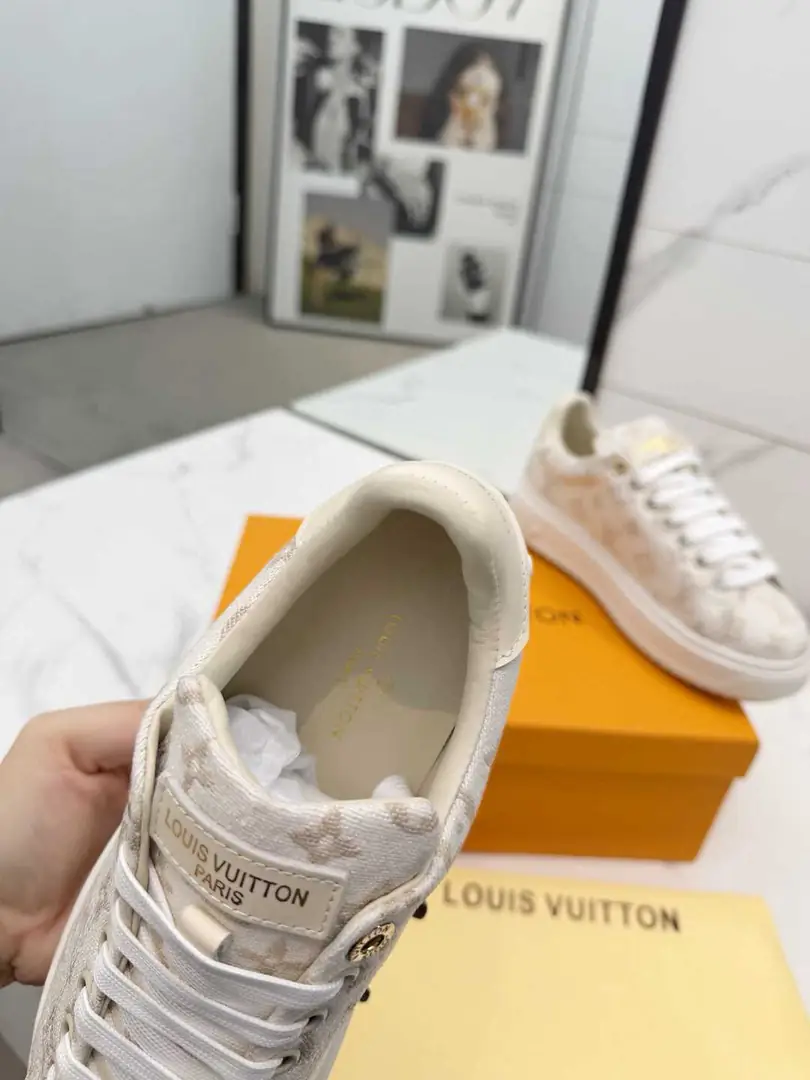 Al5633210   LV Time Out运动鞋 gallery