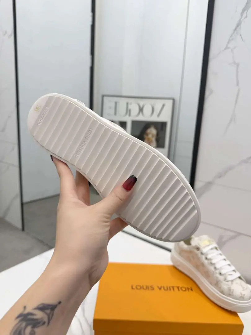 Al5633210   LV Time Out运动鞋 gallery