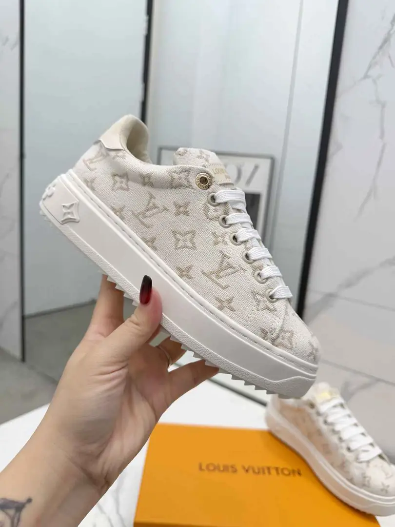 Al5633210   LV Time Out运动鞋 gallery