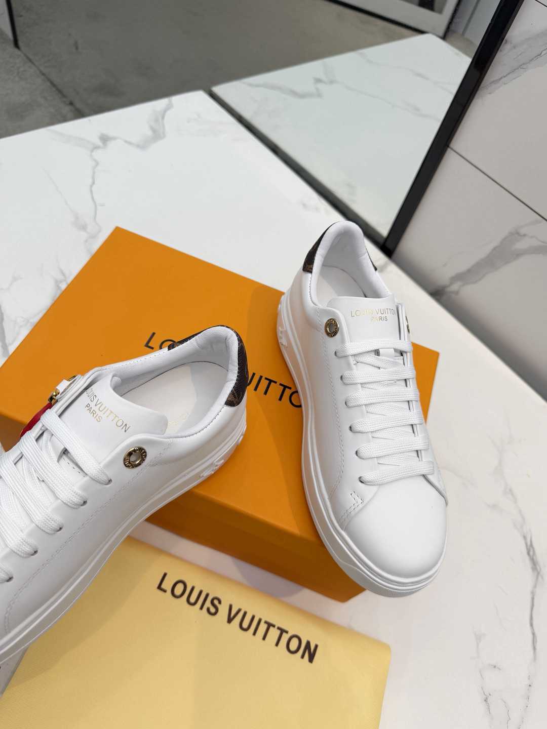 Al5633210   LV Time Out运动鞋 gallery