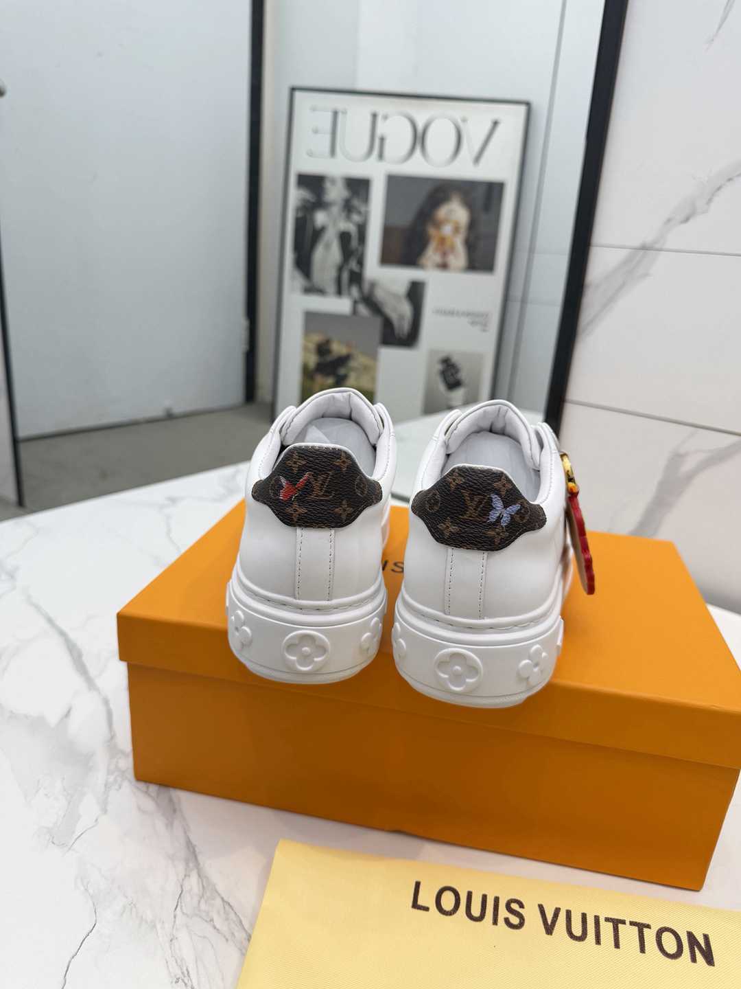 Al5633210   LV Time Out运动鞋 gallery