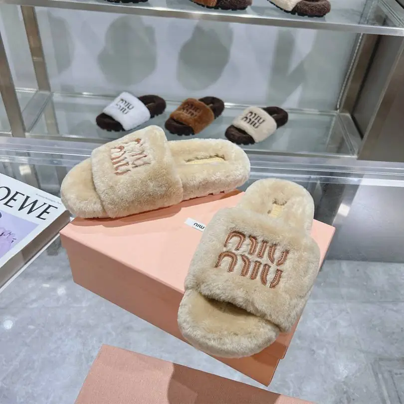 Am5713240   miumiu缪缪休闲款毛毛拖 35 - 41码 gallery