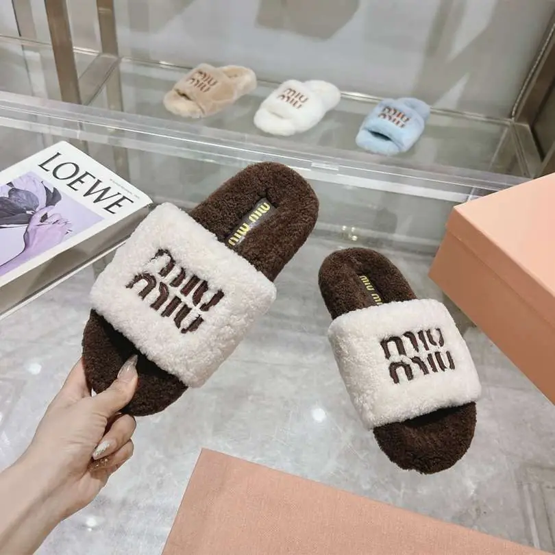 Am5713240   miumiu缪缪休闲款毛毛拖 35 - 41码 gallery