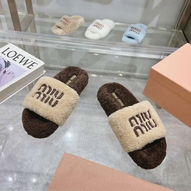 Am5713240   miumiu缪缪休闲款毛毛拖 35 - 41码 gallery