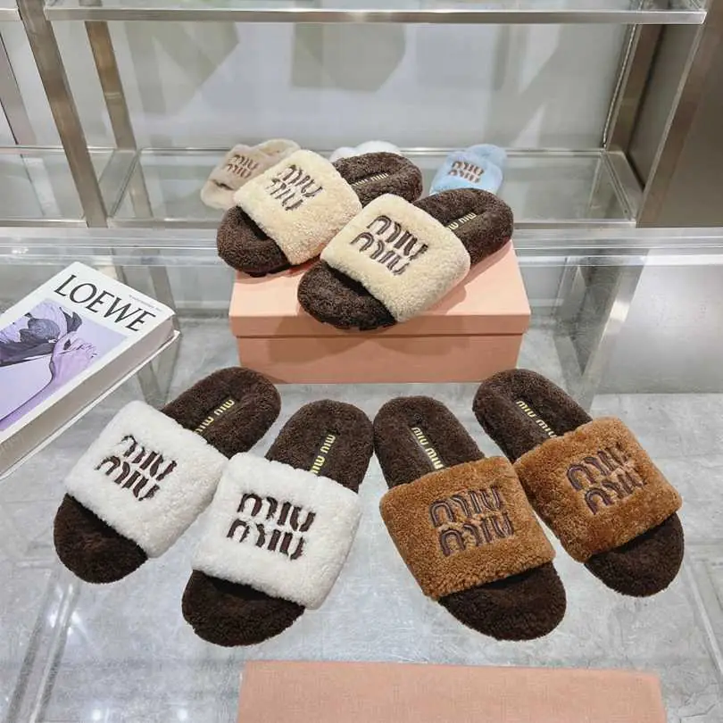 Am5713240   miumiu缪缪休闲款毛毛拖 35 - 41码 gallery