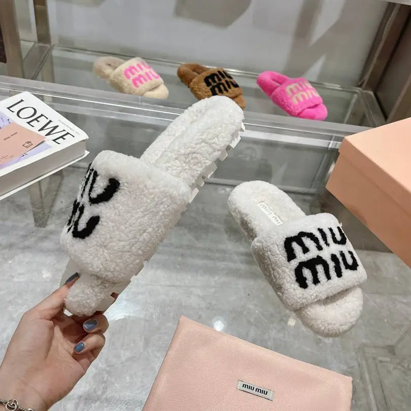 Am5713240   miumiu缪缪休闲款毛毛拖 35 - 41码 gallery