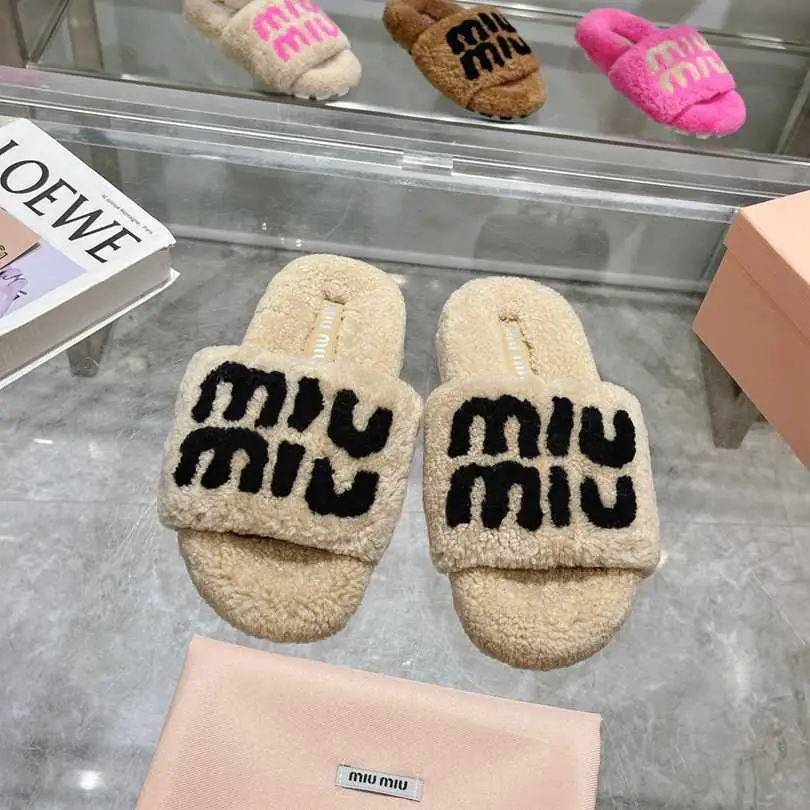 Am5713240   miumiu缪缪休闲款毛毛拖 35 - 41码 gallery