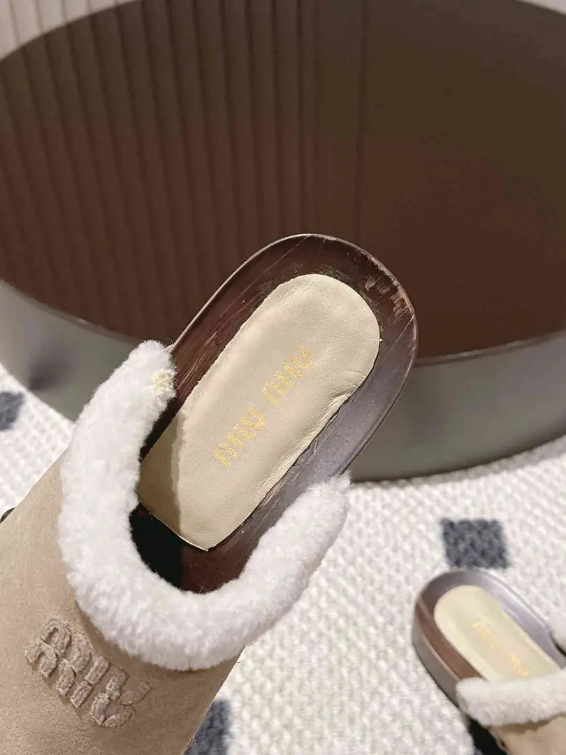 Am5739250  Miu Miu 半包羊毛拖， gallery