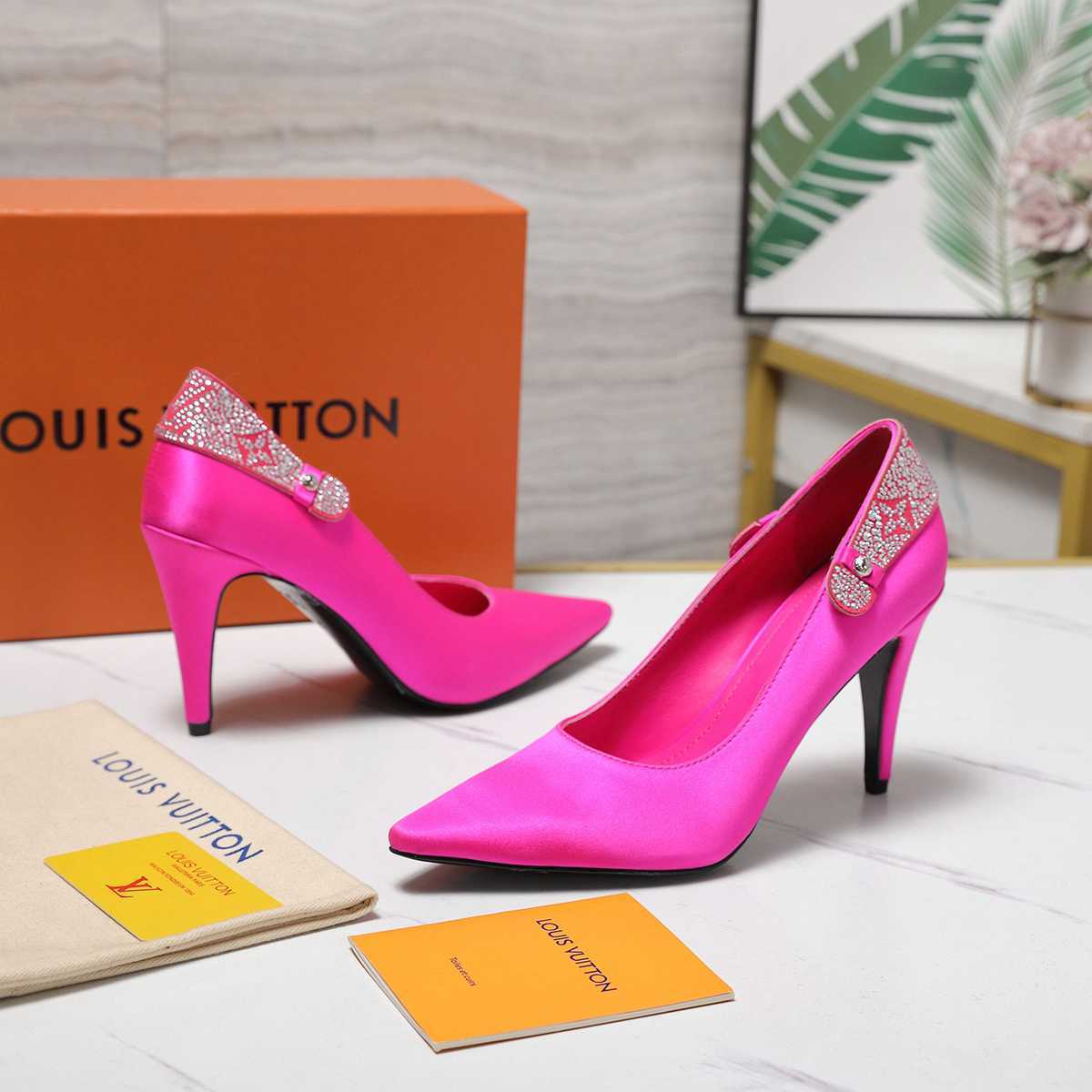 B8126340  高版本  LV LEGACY 露跟 高跟鞋 后空凉鞋 gallery