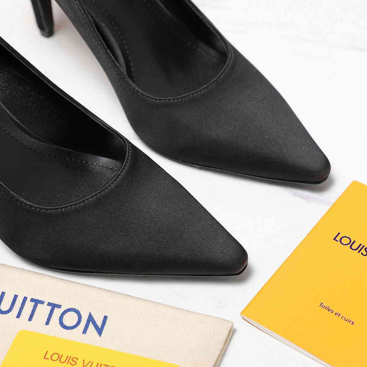 B8126340  高版本  LV LEGACY 露跟 高跟鞋 后空凉鞋 gallery