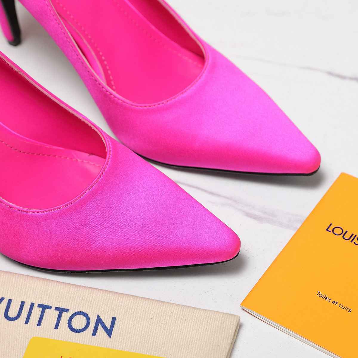 B8126340  高版本  LV LEGACY 露跟 高跟鞋 后空凉鞋 gallery