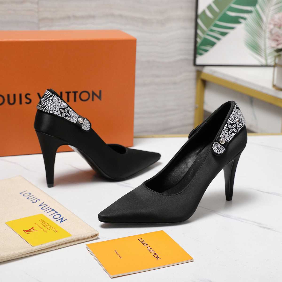 B8126340  高版本  LV LEGACY 露跟 高跟鞋 后空凉鞋 gallery