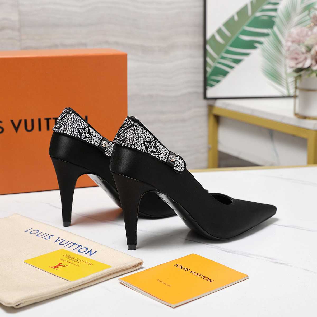 B8126340  高版本  LV LEGACY 露跟 高跟鞋 后空凉鞋 gallery