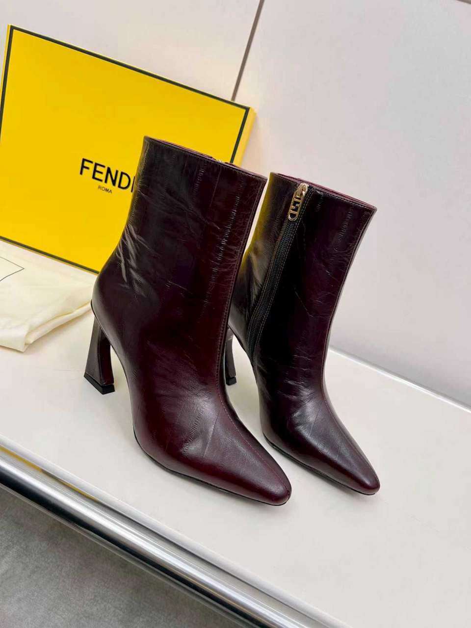 B8148350  芬迪时尚女鞋   35-40码 (41.42定做) gallery