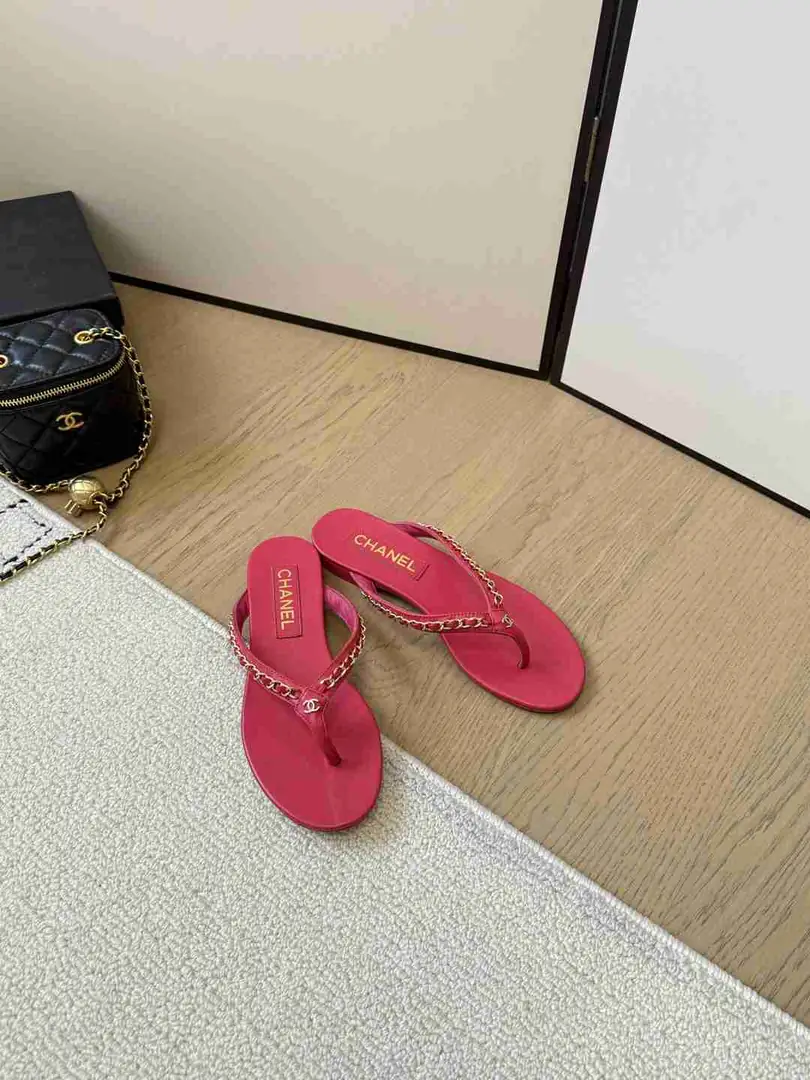 B8155 𝐂𝐇*𝐍𝐄𝐋人字拖鞋   码数：35-39 gallery