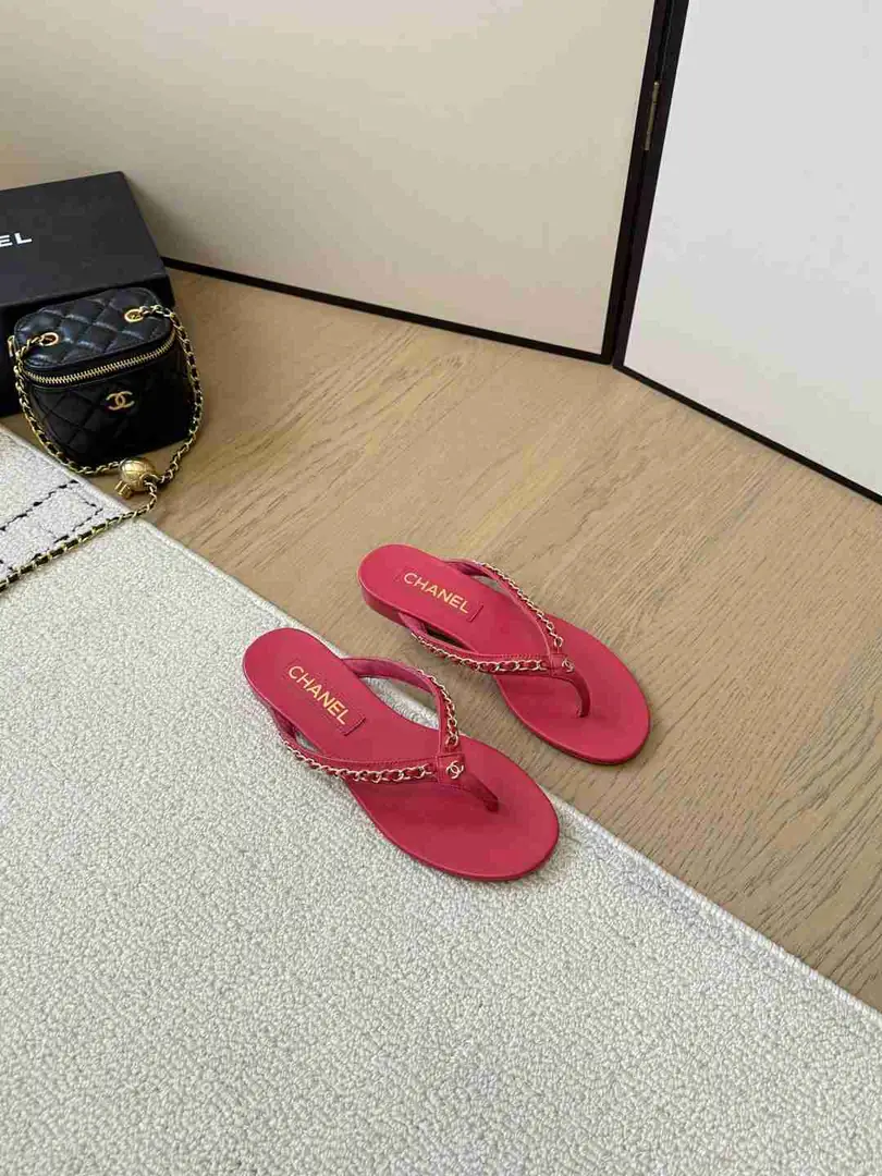 B8155 𝐂𝐇*𝐍𝐄𝐋人字拖鞋   码数：35-39 gallery