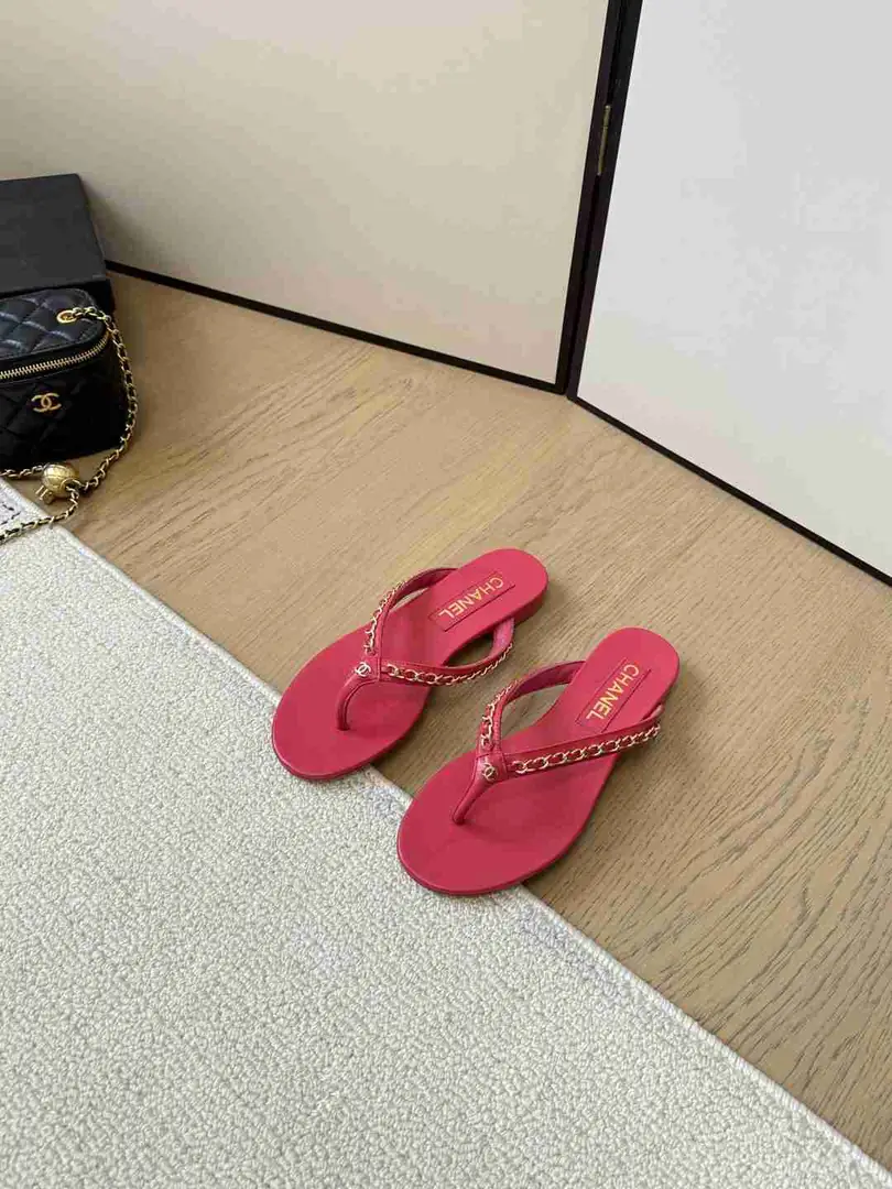 B8155 𝐂𝐇*𝐍𝐄𝐋人字拖鞋   码数：35-39 gallery