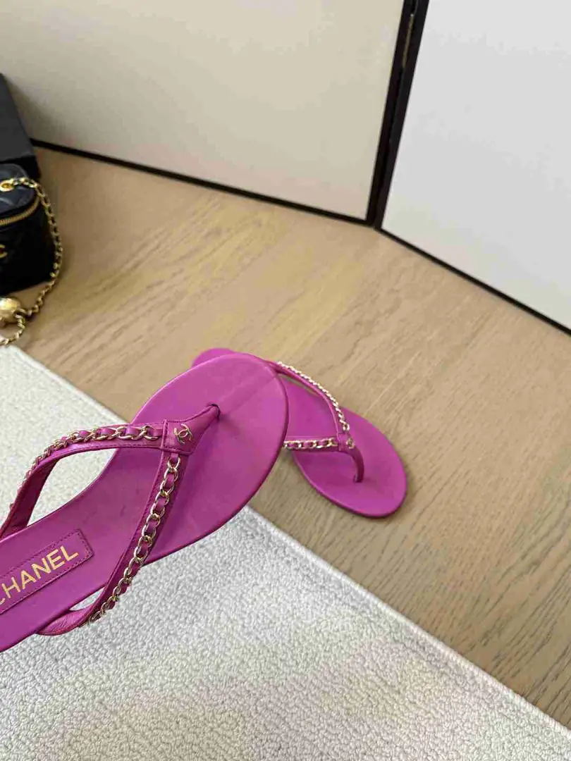 B8155 𝐂𝐇*𝐍𝐄𝐋人字拖鞋   码数：35-39 gallery