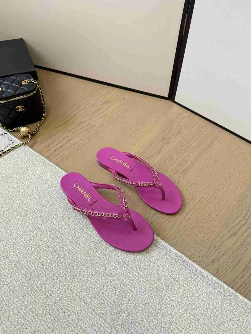 B8155 𝐂𝐇*𝐍𝐄𝐋人字拖鞋   码数：35-39 gallery