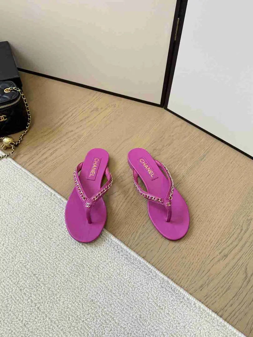 B8155 𝐂𝐇*𝐍𝐄𝐋人字拖鞋   码数：35-39 gallery