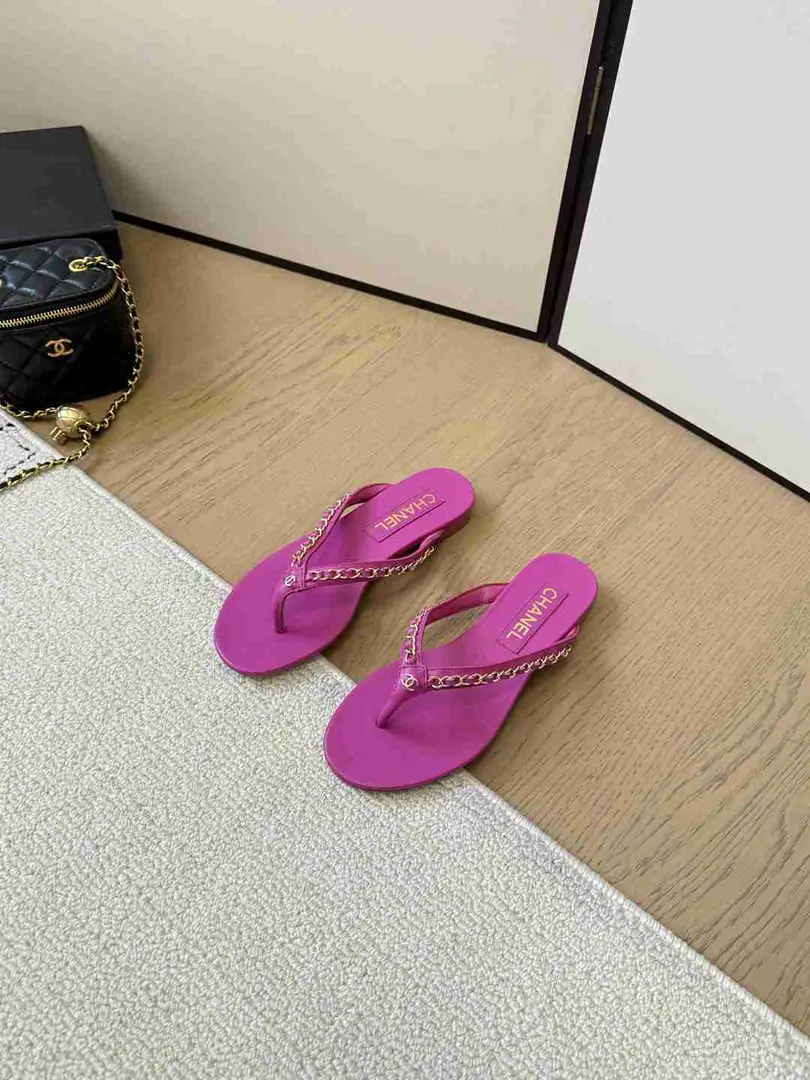 B8155 𝐂𝐇*𝐍𝐄𝐋人字拖鞋   码数：35-39 gallery